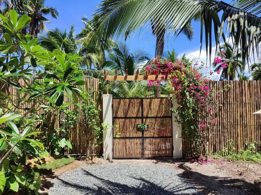 The Bamboo Houses - Tropical Garden & Empty Beach General Luna  Exteriér fotografie