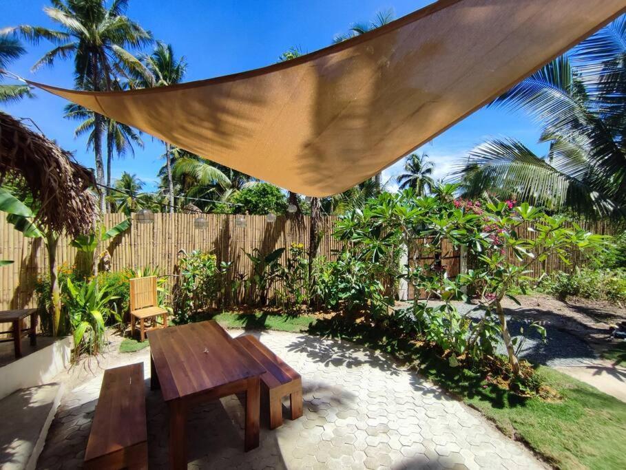 The Bamboo Houses - Tropical Garden & Empty Beach General Luna  Exteriér fotografie