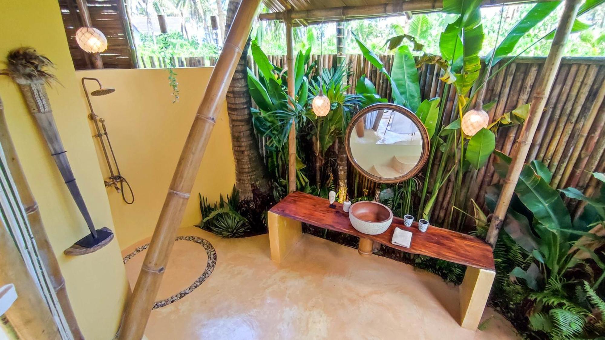 The Bamboo Houses - Tropical Garden & Empty Beach General Luna  Exteriér fotografie